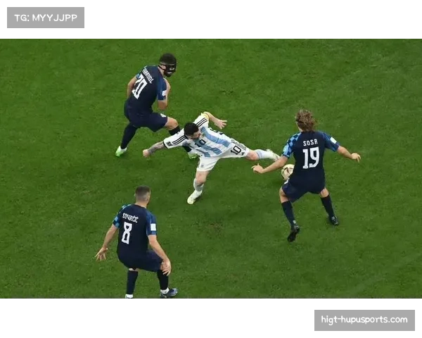 实时：比赛第87分钟，姆巴佩在多人包夹下射门中柱，巴黎仍0-1落后